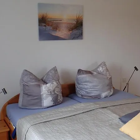 Ferienwohnungen Goehren Apartment *