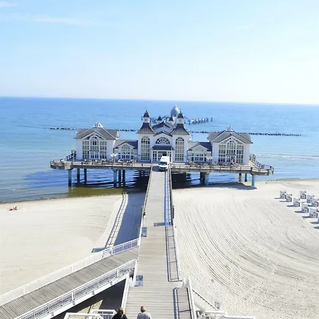 Ferienwohnungen Goehren Apartment *